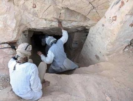 القبض على شخصين يقومان بالتنقيب عن الأثار 