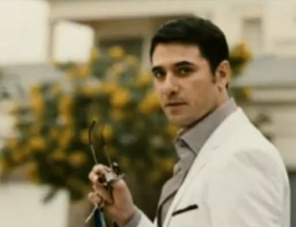 يواصل الفنان أحمد عز تصوير مشاهده في فيلم "الممر"، والمقرر عرضه في موسم عيد الفطر المقبل.