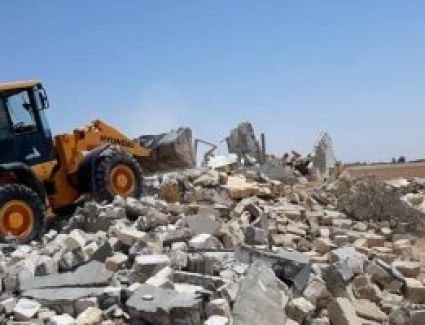 واصلت الأجهزة الأمنية بمعاونة الأجهزة الإدارية بمختلف المحافظات تفعيل ضوابط تأمين تنفيذ قرارات الإزالة على كافة التعديات