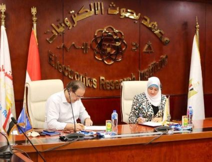 التعليم العالي والبحث العلمي: بروتوكول تعاون بين معهد بحوث الإلكترونيات وإحدى الشركات العاملة بالمنسوجات.