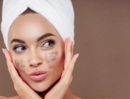 للبشرة الدهنية.. أربع أخطاء شائعة تجنبيها 