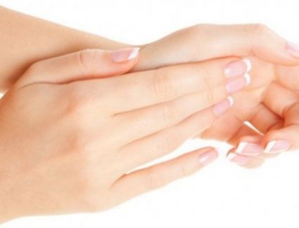 3 وصفات لحماية اليدين من الجفاف خلال فصل الشتاء.. من بينهم الزبادي