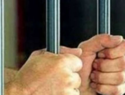 الخلافات الزوجية تنهي حياة عامل