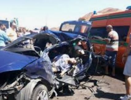 مصرع شخصين و إصابة ٦ أشخاص نتيجة تصادم سيارتين 