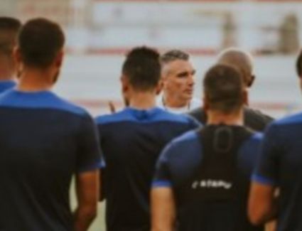 إجتماع كارتيرون بلاعبي الزمالك قبل السفر لكينيا