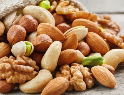 دراسة بريطانية: تناول المكسرات بكميات كبيرة يؤدي إلى تقليل خطر الإصابة بالسرطان والأمراض القاتلة