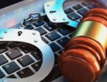 جرائم الانترنت مازالت تستخدم لتهديد الفتيات 