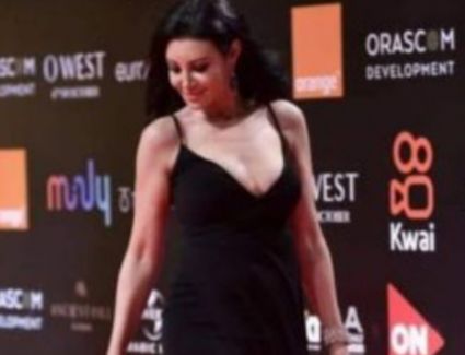 أروى جودة ترد علي المتنمرين عليها بظهور سلوليت بقدمها "مش فارق معايا"