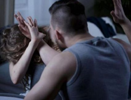 عامل يتعدي بالضرب علي زوجتة بالاسكندرية