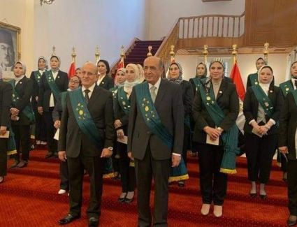 98 إمرأة تقفز بقوة لساحة القضاء