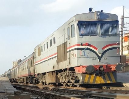 رضيعة يصدمها القطار وتلقي حتفها 