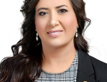 راجية الفقى " رسالة المدرس أعمق من ذلك في ظل تطوير المناهج "