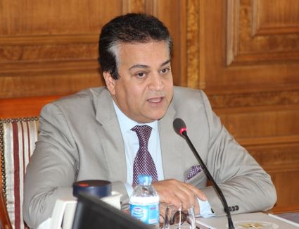 عبد الغفار "ضرورة رفع المقرارات الدراسية على المنصات الرقمية "