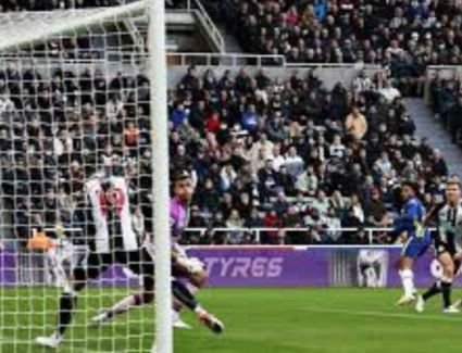 تشيلسي متصدر الدوري الإنجليزي بثلاثية نظيفة 