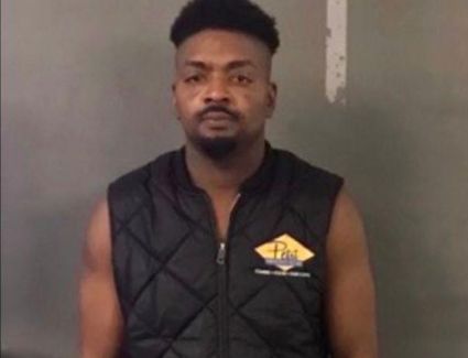 مجرم يقوم بحرق متجر بـ بروكلن - نيويورك- والمتجر به عرب