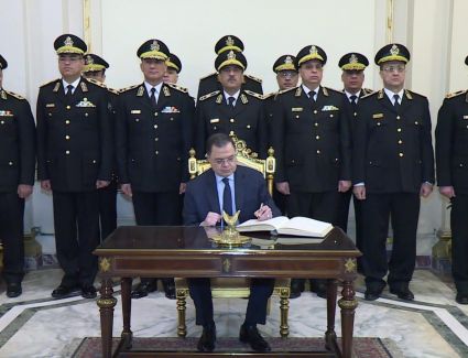  وزير الداخلية مهنئا السيسي بعيد الشرطة: نمضى خلفكم أصدق أداء وأكثر عطاء