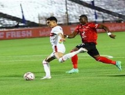 المغربي والمالي يتبادلون القمصان عقب إنتهاء مباراة القمة 