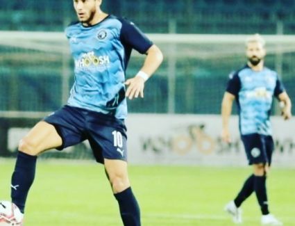 التعادل في الوقت القاتل برغم النقص العددي 