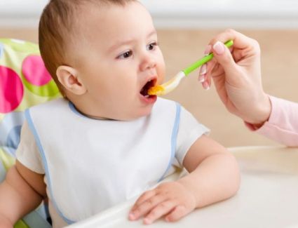 للأمهات، تعرفي على أهم الوجبات التي يمكن تقديمها لطفلك في سن التسع شهور