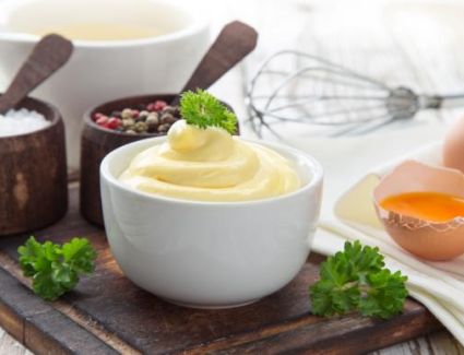 تعرفي على فوائد المايونيز للعناية بالبشرة وإزالة الجلد الميت