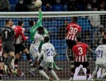 الريال ينفرد بصدارة الدوري الأسباني 