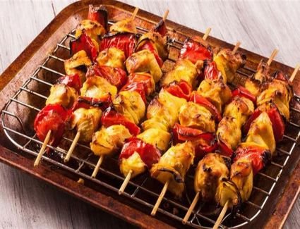 بخطوات سهلة وبسيطة، لك طريقة تحضير شيش الطاووق بالمنزل