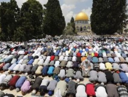 30 ألفا يؤدون صلاة الجمعة فى المسجد الأقصى رغم الإجراءات المشددة للاحتلال