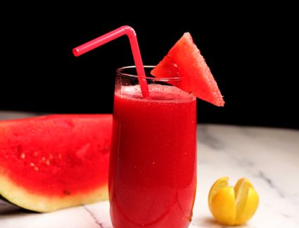 على طريقة المحلات، لك طريقة عمل عصير البطيخ بالمنزل