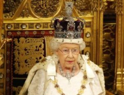 قصر باكينجهام: الملكة إليزابيث تعاني من صعوبة بالتنقل ولن تحضر افتتاح البرلمان