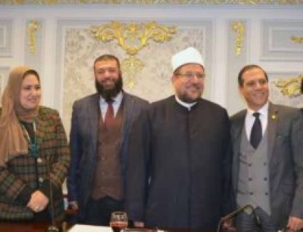 لجنة الشئون العربية بـ "النواب تكرم الدكتور محمد مختار جمعة، وزير الأوقاف