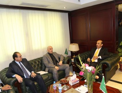 مدير مكتب التوظيف يزور الملحقية الثقافية السعودية