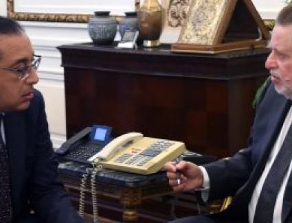 رئيس الوزراء يستعرض مع محافظ البنك المركزى محاور المؤتمر الاقتصادى