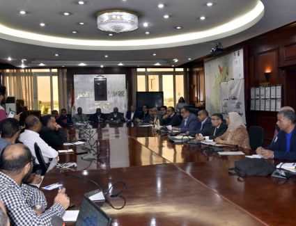 سكرتير عام الأقصر يناقش تحديات تنفيذ مشروعات «حياة كريمة»