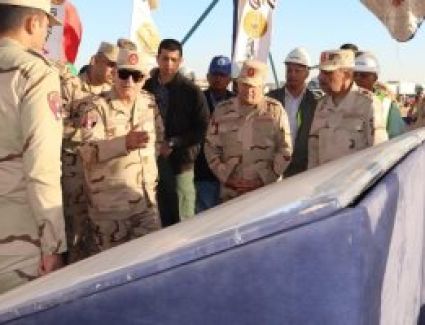 الفريق أسامة عسكر يتفقد مشروع استصلاح وزراعة الأراضى الصحراوية بتوشكى