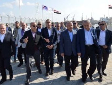 تصوير جوي لعمليات الإفراج الجمركي عن السلع والبضائع بميناء الإسكندرية