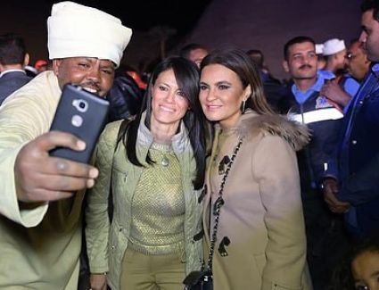  صورة سيلفى جمعت وزيرتى الاستثمار والسياحة