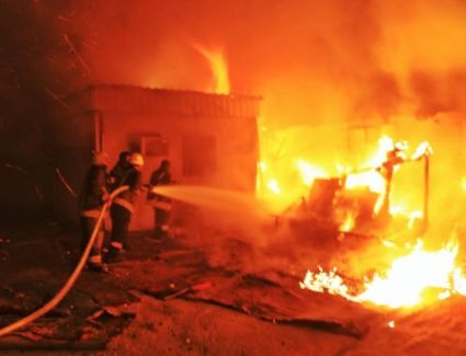 تلقت وزارة القوى العاملة تقريرًا من مكتب التمثيل العمالي التابع للوزارة بالسفارة المصرية بعمان- الأردن، بشأن متابعة حادث حريق بمصنع"العربية لإعادة تدوير الإطارات" بمنطقة الموقر جنوب شرق العاصمة الأردنية عمان تسبب في  وقوع 3 حالات وفاة، وإصا