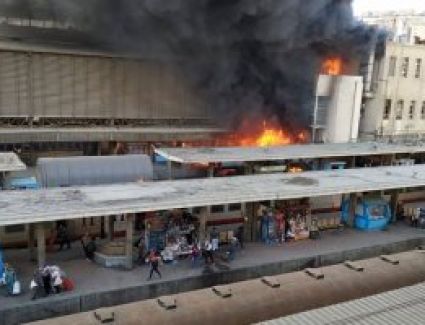 توجه الدكتور هشام عرفات، وزير النقل إلى محطة مصر، حيث موقع الحريق