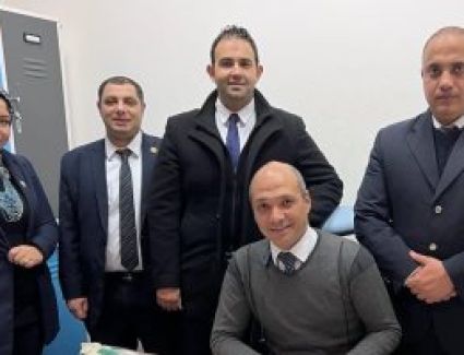 ضبط راكب بمطار القاهرة حاول تهريب كمية من مستلزمات جراحة العظام.. صور