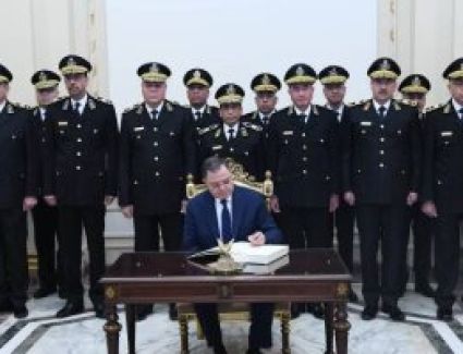 وزير الداخلية وأعضاء المجلس الأعلى للشرطة يسجلون كلمة شكر للرئيس السيسى