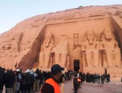 بدء تعامد الشمس على وجه رمسيس بمعبد أبو سمبل..