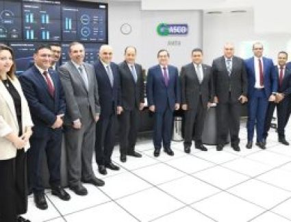 وزير البترول يتفقد مركز لتحكم فى الشبكة القومية للغازات