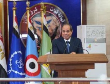 الرئيس السيسى يلتقى مشايخ وعواقل سيناء في ذكرى انتصار 10 رمضان.. صور