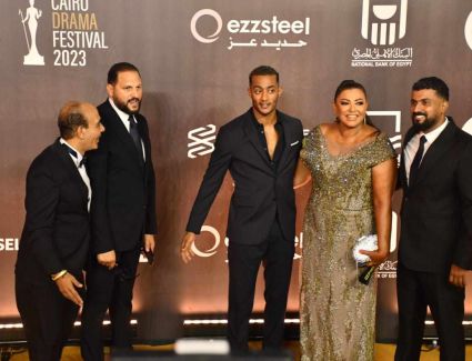 محمد رمضان وأبطال جعفر العمدة على السجادة الحمراء بمهرجان الدراما بالعلمين