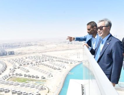 سفير كوريا الجنوبية يتفقد الأبراج الشاطئية والمدينة التراثية ومشروعات أخرى بمدينة العلمين الجديدة