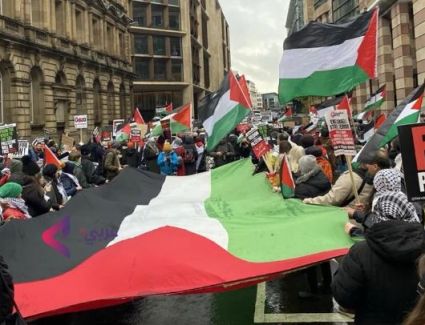 آلاف المتظاهرين يحتشدون بلندن للمطالبة بوقف إطلاق النار ورفع الحصار عن غزة