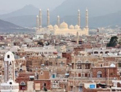 تقارير إعلامية عن مسئول حوثى: قصف أمريكى بريطانى يستهدف شمال الحديدة باليمن