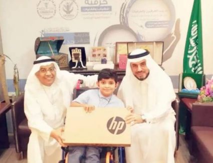 الشريف الراجحي :يحقق حلم  صاحب جدارية المبايعة ولي العهد الطفل فارس الغامدي 