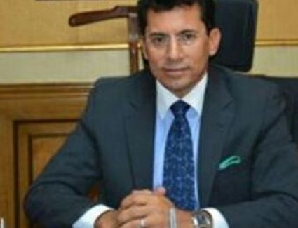 أشرف صبحي والسفير السعودي يكرمان نجوم الرياضية والفن في احتفالية كبري ١٦ أبريل