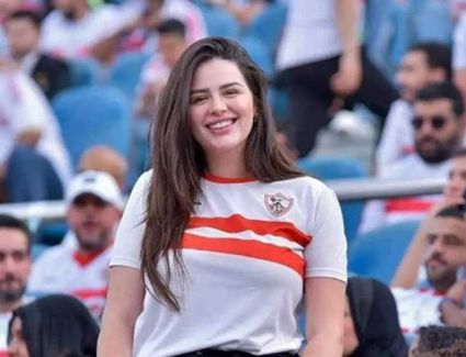 هنادي مهنا في مدرجات استاد القاهرة لدعم الزمالك في مباراته ضد نهضة البركان